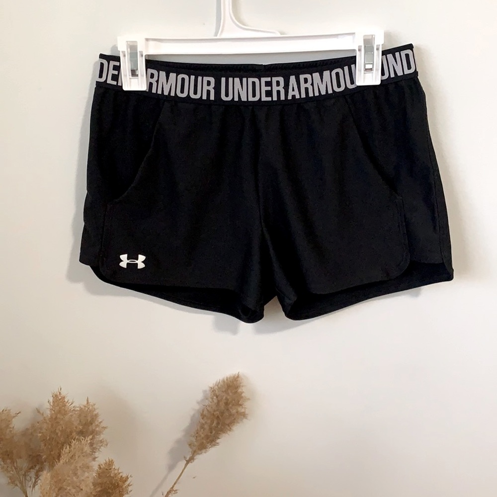 Black UNDER ARMOUR shorts